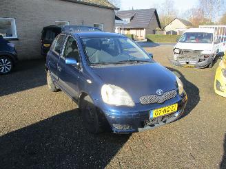 Coche accidentado Toyota Yaris 1.3 VVT-i Sol 2003/9