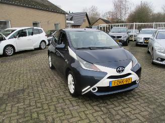 Damaged car Toyota Aygo 1.0 VVT-i x-Play 2015/2