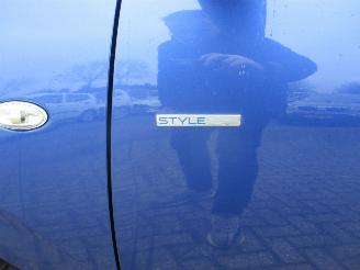 Peugeot 108 1.0 E -VTI BLUE L. EX picture 30