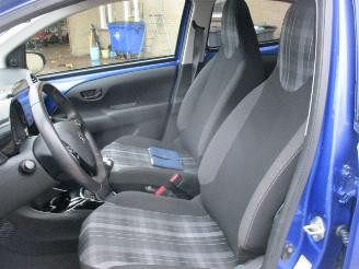 Peugeot 108 1.0 E -VTI BLUE L. EX picture 28