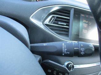 Peugeot 308 1.6 BlueHDi BL. Pre. REST BPM € 300,-!!! picture 28