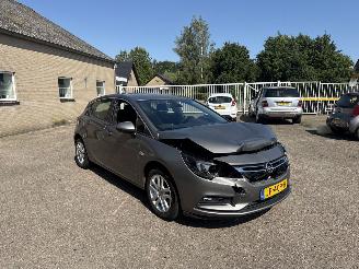 Schadeauto Opel Astra 1.4 Edition AUT REST BPM €800,-!!! 2016/5