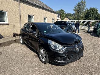 skadebil auto Renault Clio 0.9 TCe Limited REST BPM €300,-!!! 2017/2