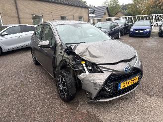 Voiture accidenté Toyota Yaris 1.5 Hybrid Dynamic AUT 2019/9