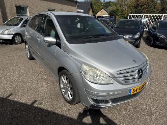 krockskadad bil auto Mercedes B-klasse 170 2009/10