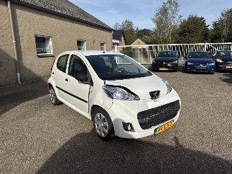 Voiture accidenté Peugeot 107 1.0-12V XR AIRCO 2011/12