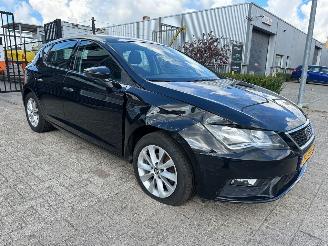 Schadeauto Seat Leon 1.2 TSI Style Business 2017/7
