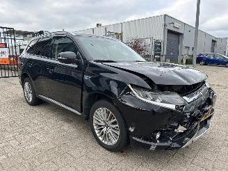 krockskadad bil auto Mitsubishi Outlander 2.4 PHEV Intense 2018/10