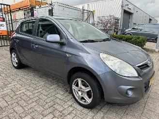 uszkodzony samochody osobowe Hyundai I-20 1.2i i-Drive 2010/3