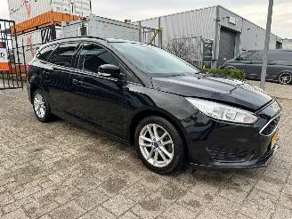 Damaged car Ford Focus Wagon 1.0 Trend 2016/5