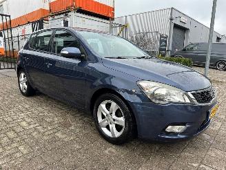 krockskadad bil auto Kia Cee d 1.4 CVVT X-ecutive 2010/1