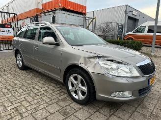 Vaurioauto  passenger cars Skoda Octavia 1.4 TSI Greentech Elegance Business Line 2012/1