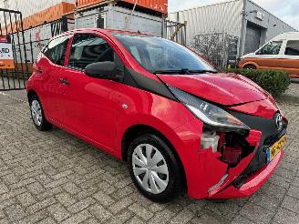 krockskadad bil auto Toyota Aygo 1.0 VVT-i x-now 2017/4