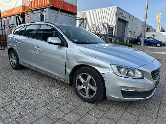 Vaurioauto  passenger cars Volvo V-60 2.0 D3 R-Design Automaat 2016/12