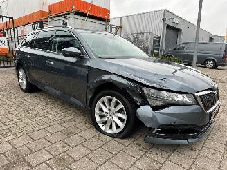 damaged passenger cars Skoda Superb Combi 1.4 TSI iV Business Edition Plus 2021/4