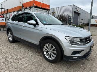 skadebil auto Volkswagen Tiguan 1.5 TSI ACT Comfortline Business Automaat 2019/1