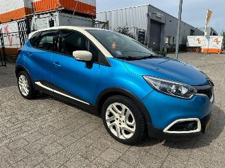 damaged passenger cars Renault Captur 0.9 TCe Authentique 2013/4