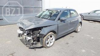 Coche siniestrado Audi A1 A1 Sportback (8XA/8XF), Hatchback 5-drs, 2011 / 2018 1.0 TFSI Ultra 12V 2016