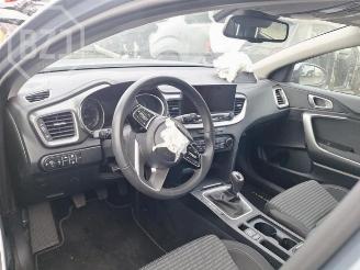 Kia Cee d Ceed Sportswagon (CDF), Combi 5-drs, 2018 1.0i T-GDi 12V picture 5