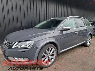 Vrakbiler auto Volkswagen Passat Passat Alltrack (365), Combi, 2012 / 2014 2.0 TDI 16V 177 4Motion 2014/7