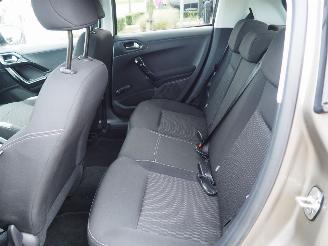 Peugeot 208 1.2 VTi Style picture 28