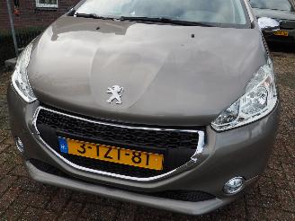 Peugeot 208 1.2 VTi Style picture 8