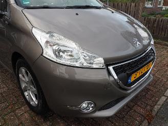 Peugeot 208 1.2 VTi Style picture 13
