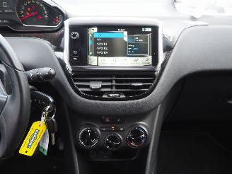 Peugeot 208 1.2 VTi Style picture 24