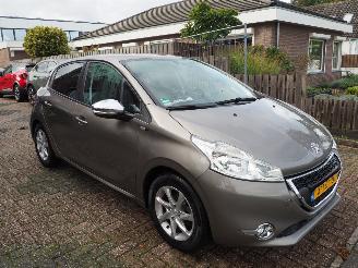Peugeot 208 1.2 VTi Style picture 3