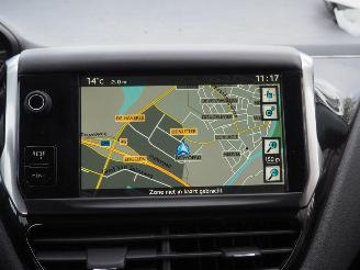 Peugeot 208 1.2 VTi Style picture 26