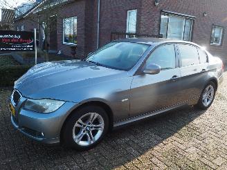 skadebil auto BMW 3-serie 320i Business Line Automaat 2009/1
