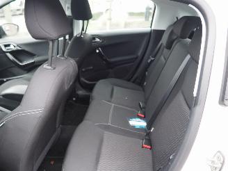 Peugeot 208 1.2 PureTech Blue lion picture 19