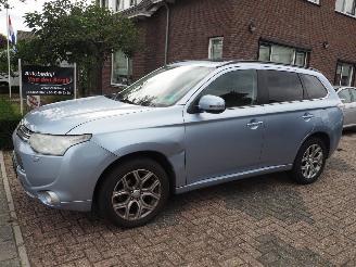 krockskadad bil auto Mitsubishi Outlander 2.0 PHEV Instyle 2013/11
