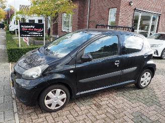 Schadeauto Toyota Aygo 1.0-12V Comfort Automaat 2010/3