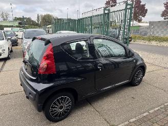 Peugeot 107 1.0 AIRCO picture 4