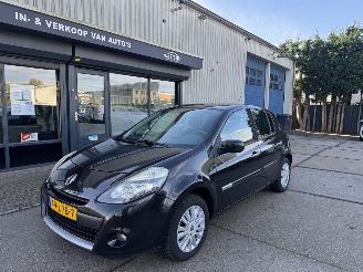 krockskadad bil auto Renault Clio 1.2 16V AIRCO 5-DEURS 2010/6