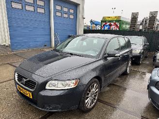 Vaurioauto  passenger cars Volvo V-50 2.0D Sport 107kw 2010/5