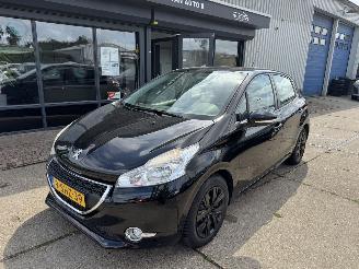 Voiture accidenté Peugeot 208 1.0 VTI 50KW AIRCO 2013/10