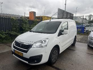 uszkodzony samochody osobowe Peugeot Partner 1.6 73KW BlueHDI AIRCO 2017/9