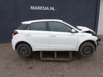 Vrakbiler auto Hyundai I-20 i20 (GBB), Hatchback, 2014 / 2020 1.2i 16V 2017/6