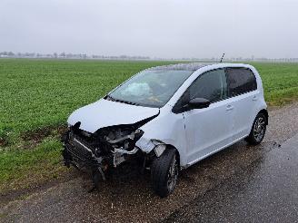 Salvage car Volkswagen Up! 1.0 tsi 2017/1
