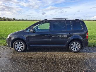 krockskadad bil auto Volkswagen Touran 1.6 16V FSI 2004/9