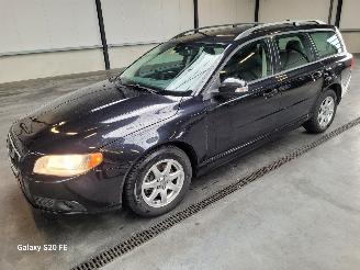 krockskadad bil auto Volvo V-70 2.4 D5 136-KW Automaat 2008/5