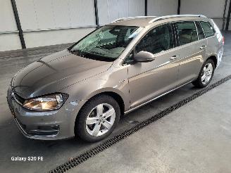 Vaurioauto  passenger cars Volkswagen Golf Variant 1.2 TSi 77-KW 6-Bak Highline 2014/9