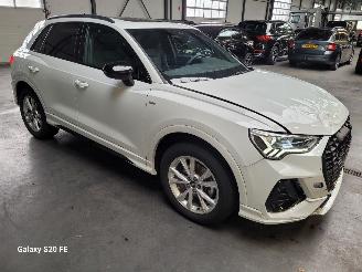 Audi Q3 35 TDi 110-KW S-Tronic S-Line Panoramadak picture 3