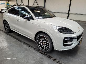 damaged passenger cars Porsche Cayenne Coupe 3.0 S e-Hybrid 346-KW Automaat 2024/6