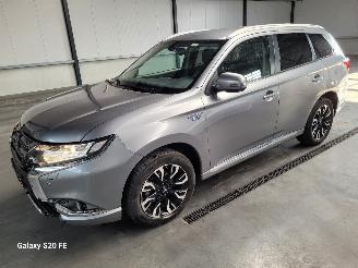 Schadeauto Mitsubishi Outlander 2.0 PHEV 89-KW Automaat 4-WD Executive 2015/12
