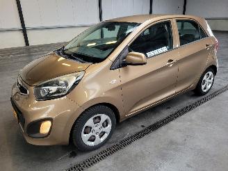 Damaged car Kia Picanto 1.0 CVVT 51-kw Comfort 5drs Airco 2013/2