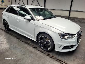 Coche accidentado Audi A3 Sportback 1.4 e-Tron 110-KW Automaat S-Line 2014/12