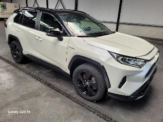 Schadeauto Toyota Rav-4 Hybrid 2.5 131-KW Automaat Two-Tone 2-WD 2020/9